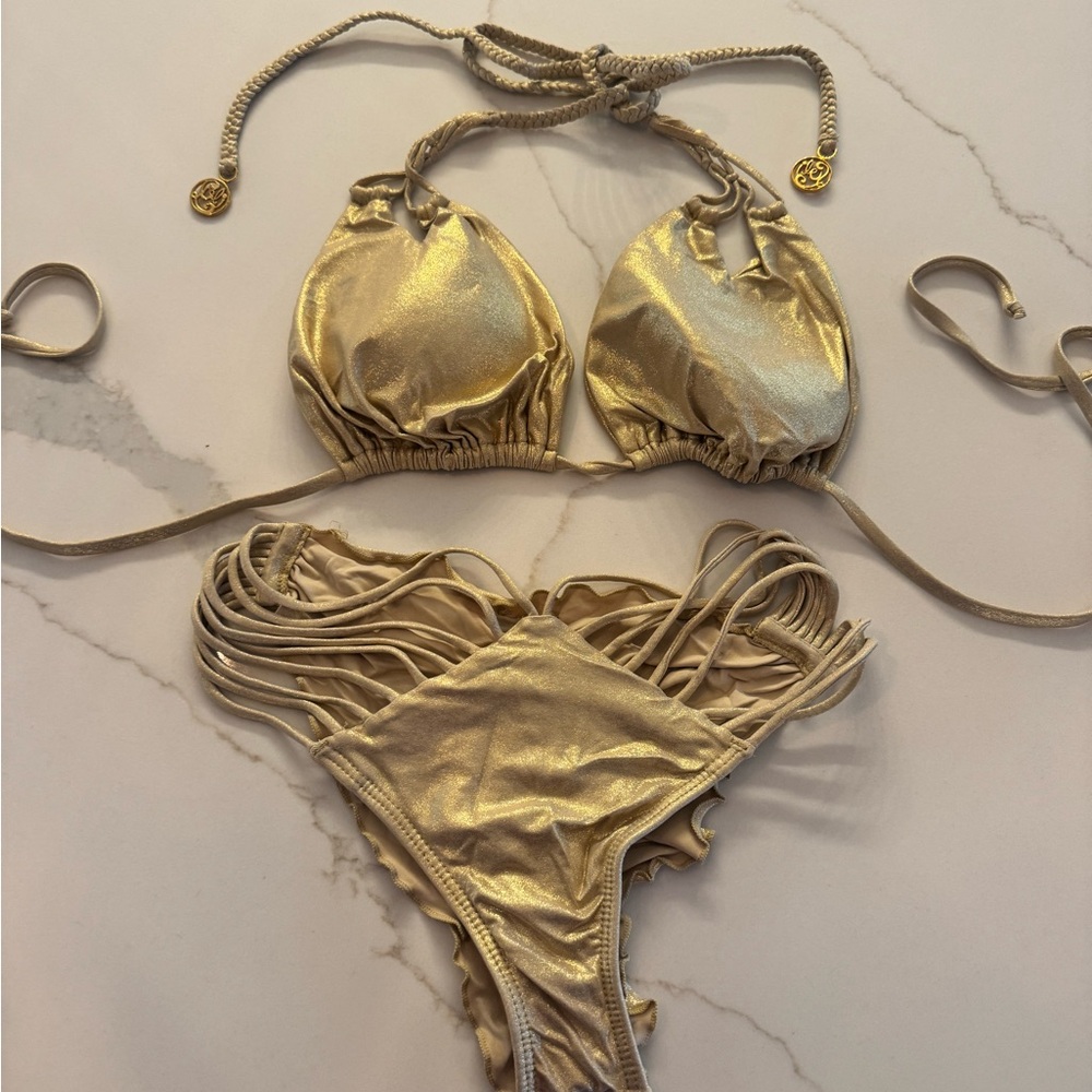 Luli fama gold bikini
Size lg
Like new- worn once